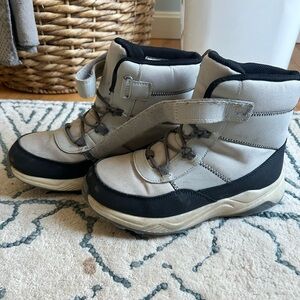 Cat & Jack Kids' Snow Boots